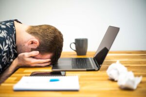 Estresse, Burnout e Depressão: Como Diferenciar Essas Condições?