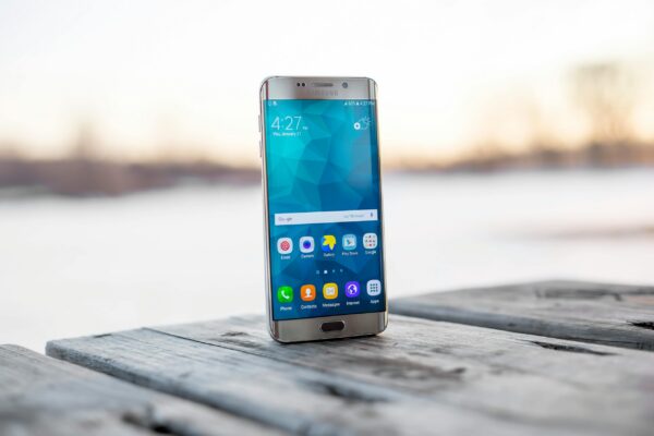 Celular Smartphone Samsung Silver 12 GB de Memória e 128 GB de Armazenamento