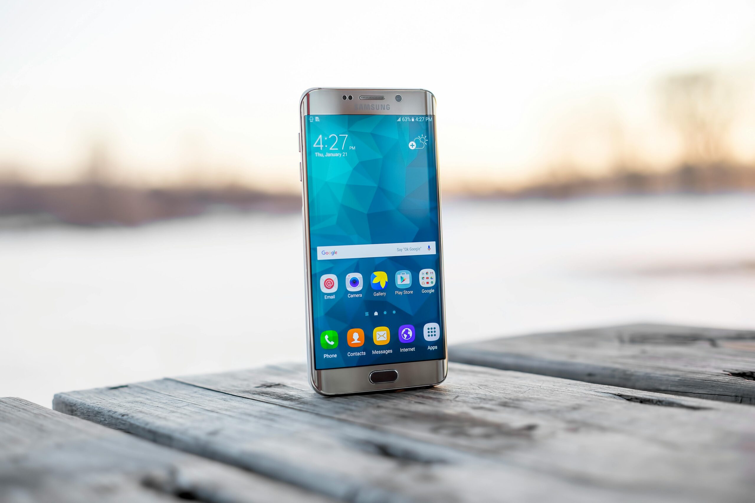 Celular Smartphone Samsung Silver 12 GB de Memória e 128 GB de Armazenamento