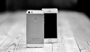 Celular Iphone 5 Branco 1 GB de Memória e 64 GB de Armazenamento