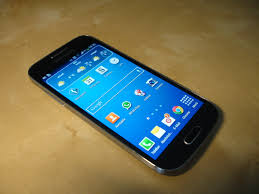 Celular Samsung Galaxy A01 Preto - 8GB de de Memória e 32 GB de Armazenamento